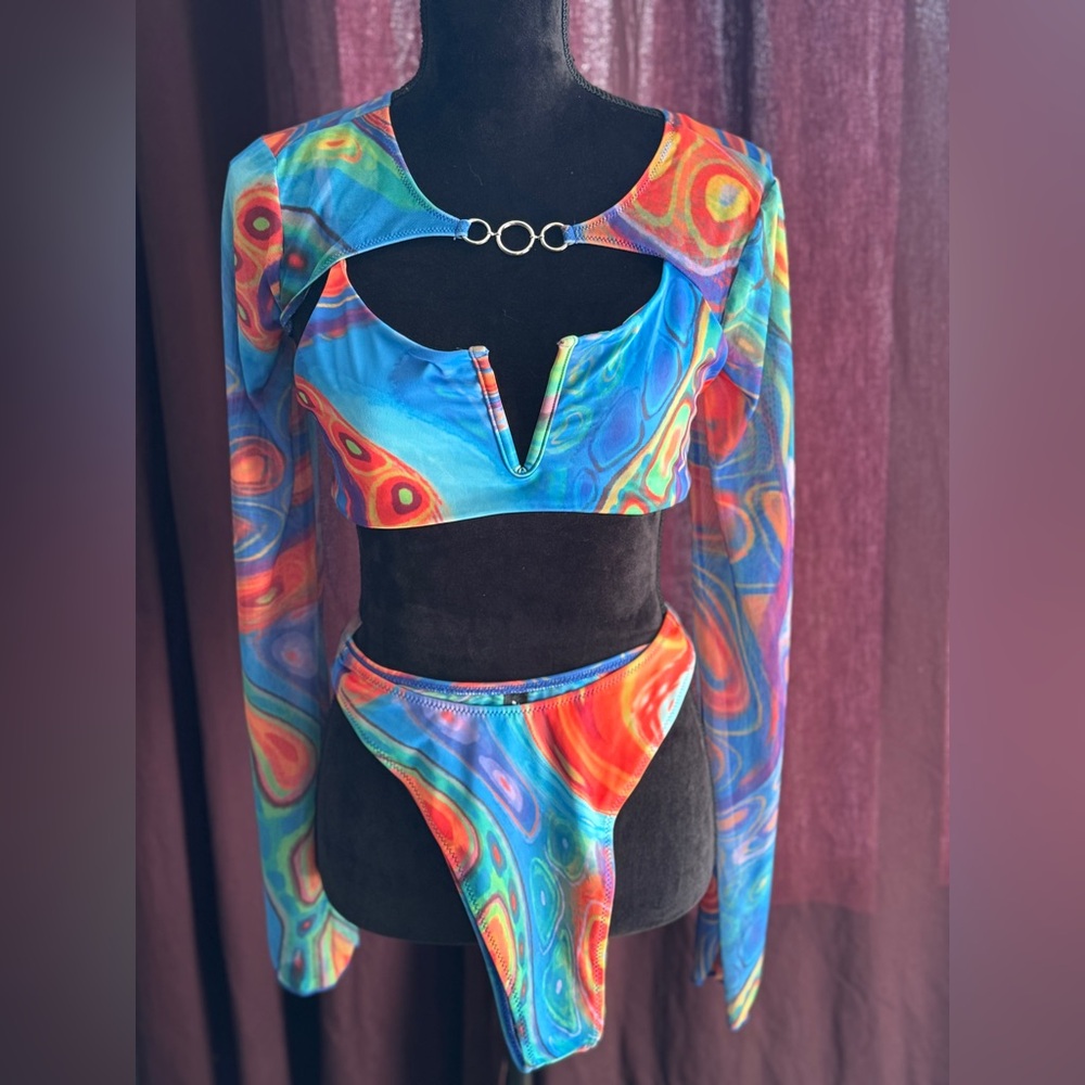 Trippy Print Two-Piece bikini with shrug